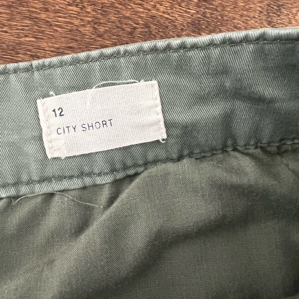 GAP Olive Women's Cargo Shorts - Picture 4 of 4